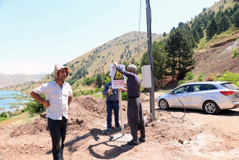 İki arkadaşın boğulduğu baraj gölüne uyarı levhaları konuldu
