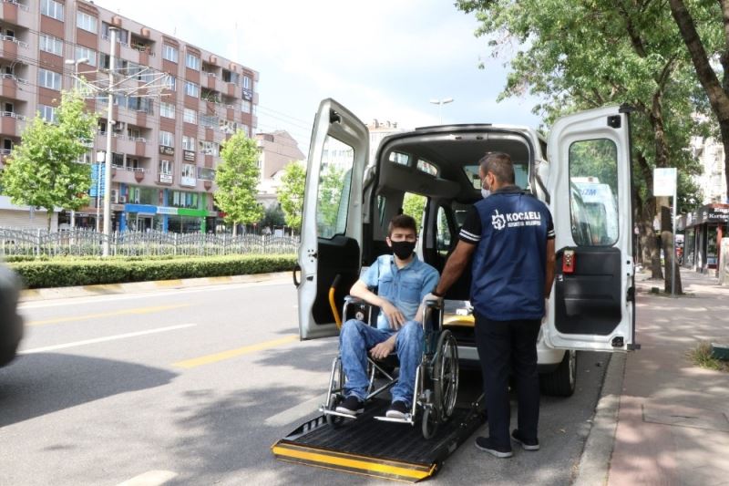 Engelli bireyin sınav yolculuğu sorunu engelsiz taksi ile çözüldü
