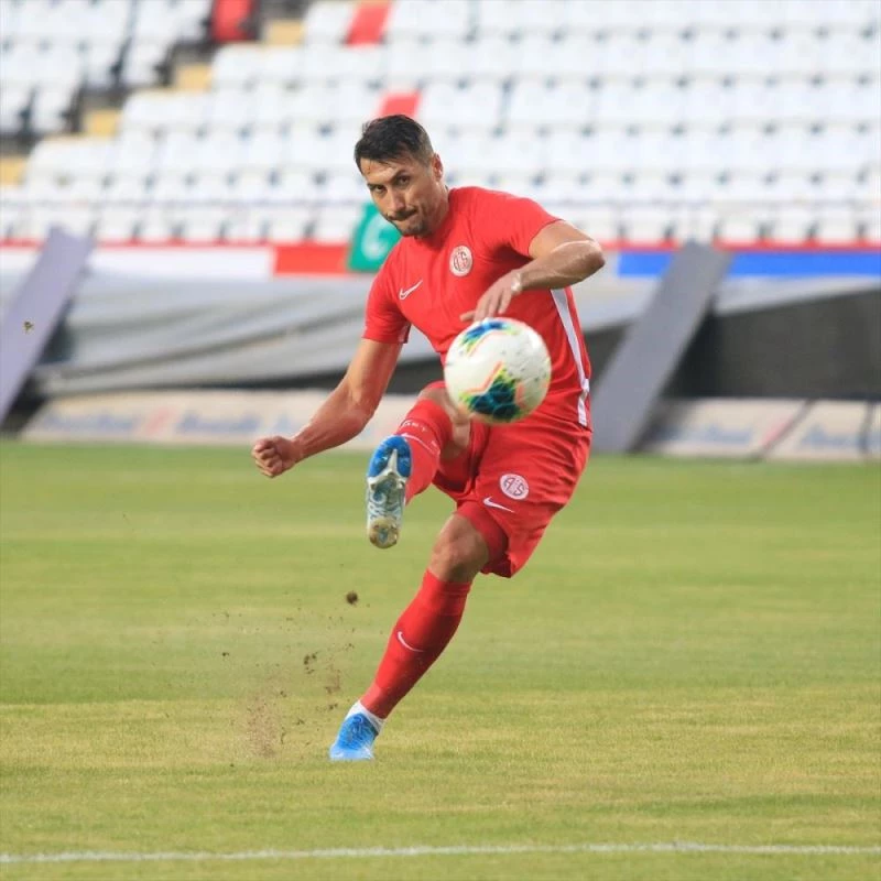 Antalyasporlu Jahovic, penaltılardan attığı gollerle 