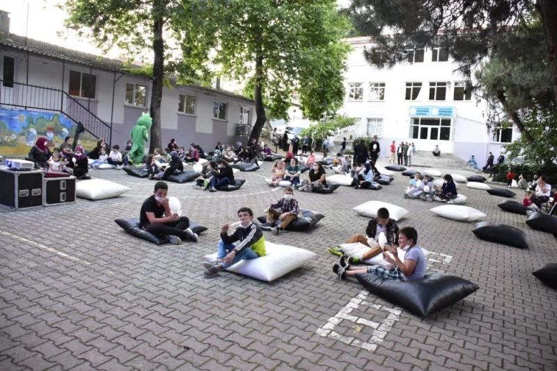 Çocuklar yazlık sinemayı çok sevdi
