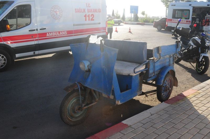 Karaman’da üç tekerli motosiklet devrildi: 4 yaralı
