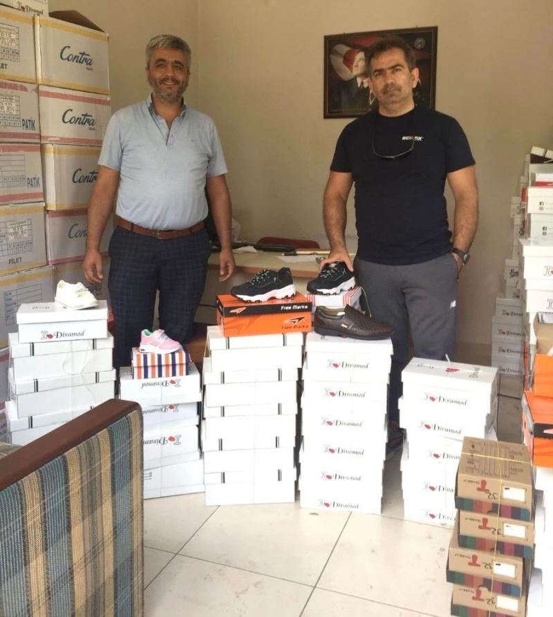 İsimsiz hayırseverden çocuklara ayakkabı yardımı
