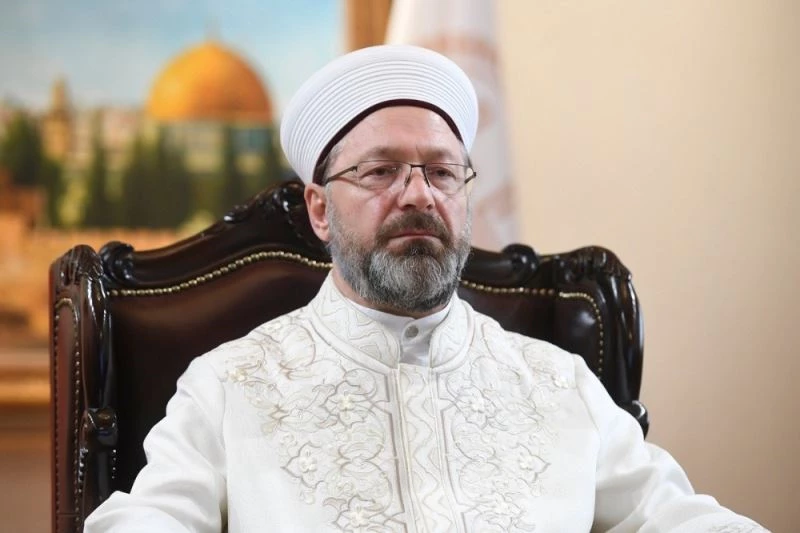 Erbaş: “İslam dünyasında şahsi menfaatlerini düşünerek Kudüs’e ihanet manası taşıyan söz ve eylemlerde bulunan bazı kişi ve gruplar da derhal bu hıyanetten vazgeçmelidir”
