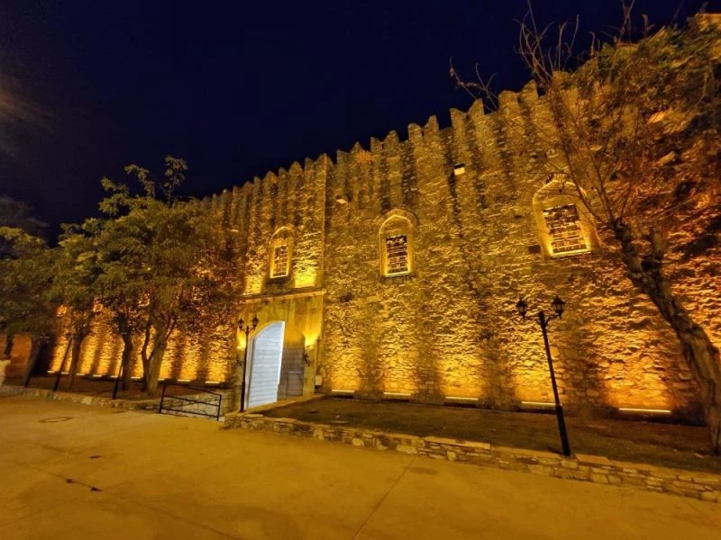 Tarihi Öküz Mehmet Paşa Kervansarayı’nın cephe aydınlatması yenilendi
