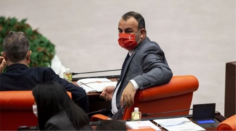 AK Parti’li Yavuz’dan bayrak ve Atatürk imzası bulunan maske takan CHP’li vekillere tepki
