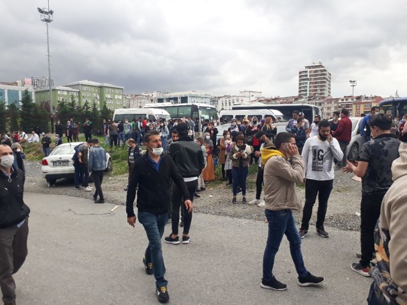 Bağcılar’da maaşlarını alamadığını iddia eden işçiler grev yaptı
