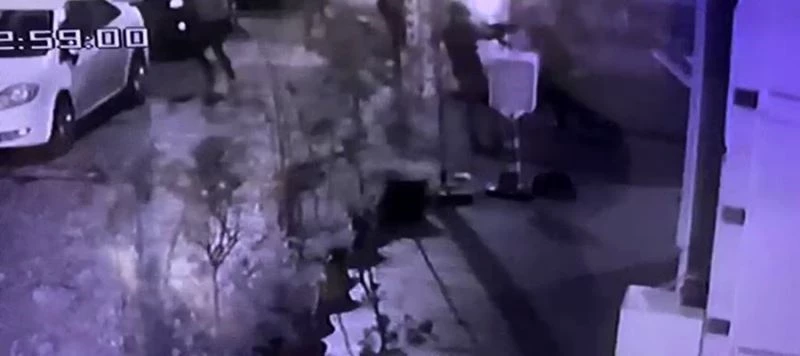 Beyoğlu’nda iki grup arasındaki kalaşnikoflu çatışmalar kamerada
