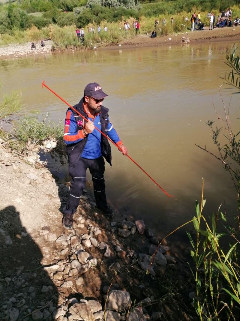 16 yaşındaki Azat Aras Nehri’nde kayboldu
