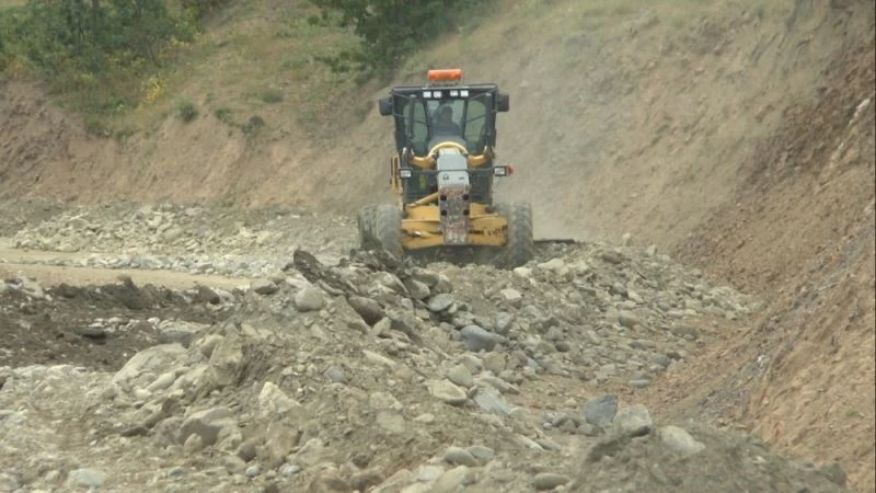 Köylülerin kullandığı patika yol genişletildi
