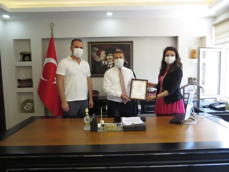 14 kez kan bağışında bulunan kaymakama bronz madalya
