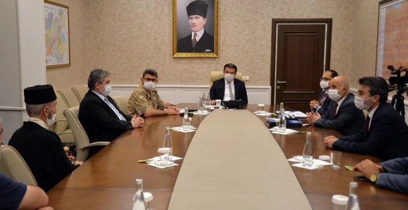 Dadaş Necati söyledi, Vali Memiş duygulandı
