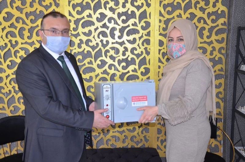 Emet Belediyesi’nden berber ve kuaförlere ultraviyole sterilize makinaları
