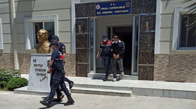 İzmir’de iş yerinden 105 bin liralık malzeme çalan hırsızlar yakalandı

