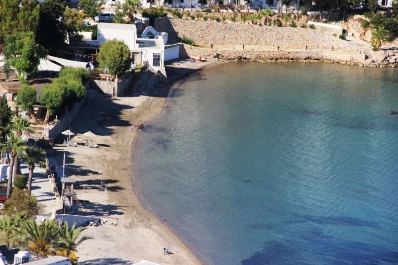 Beyaz kum kaldırıldı, Bardakçı Koyu eski görünümüne kavuştu
