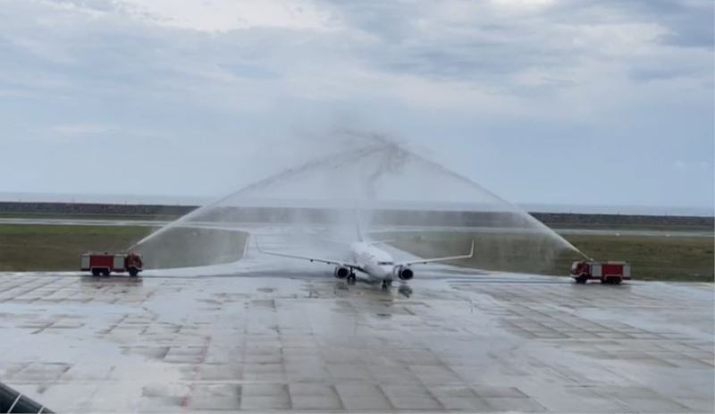 Ordu-Giresun Havaalanı’ndaki ilk uçak seferine sulu karşılama
