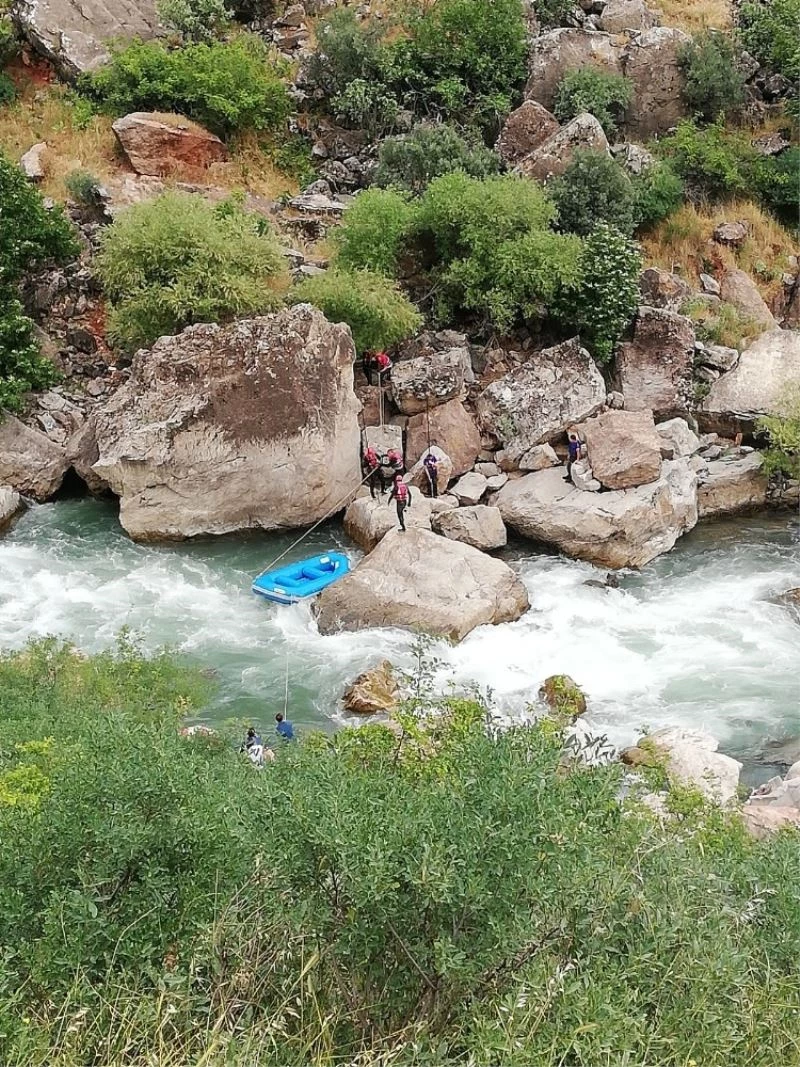 Siirt’te balık avladığı derede akıntıya kapılıp kaybolan gencin cansız bedenine ulaşıldı
