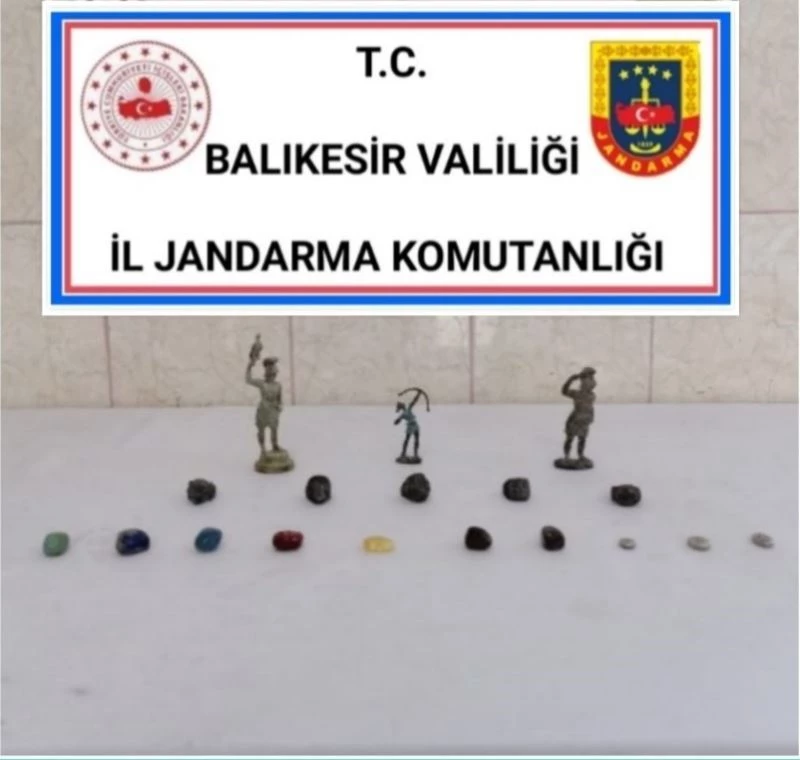 Tarihi eser kaçakçısını jandarma yakaladı
