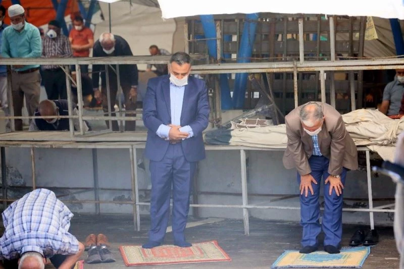 Develi’de tedbirlere uyularak ikinci Cuma namazı kılındı
