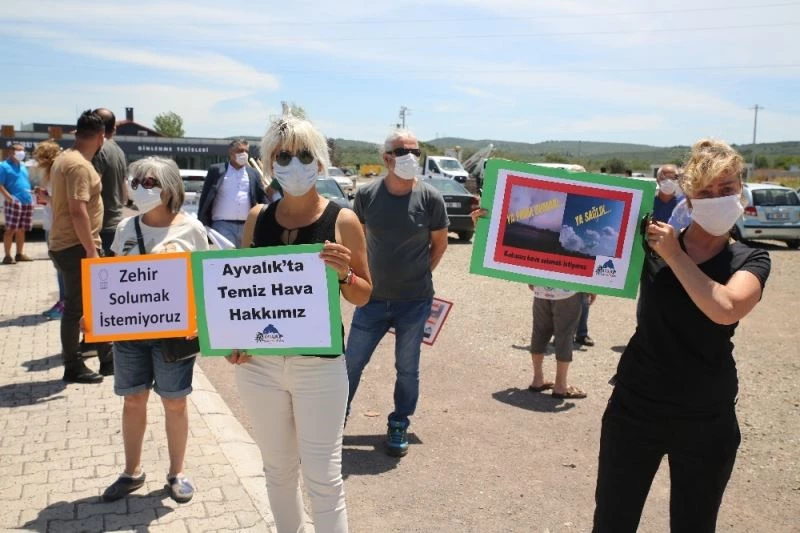 Çevreyi kirlettiği savunulan fabrikanın önünde çevreci mitingi
