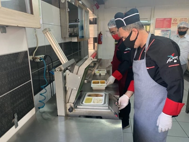 Isparta’da düğünlerde kişiye özel vakumlanmış yemek dönemi
