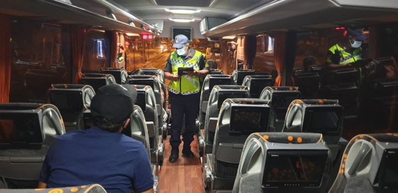 Şuhut’ta şehirlerarası yolcu otobüslerinde mesafe kontrolü
