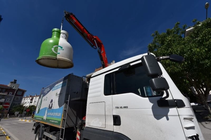 Karesi’de cam atık kumbaraları yerleştirildi
