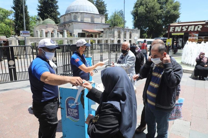 Vatandaşlar cuma namazı için Eyüpsultan’a koştu
