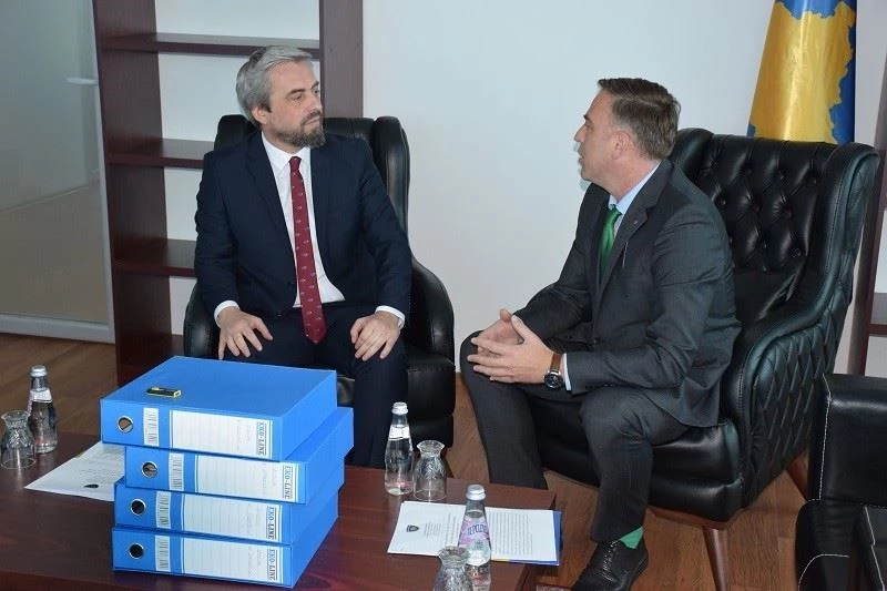 Kosova’da Türk Bakan Enis Kervan, göreve başladı
