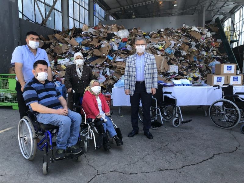 Üsküdar belediyesi çöpten ‘hayır’ çıkarıyor
