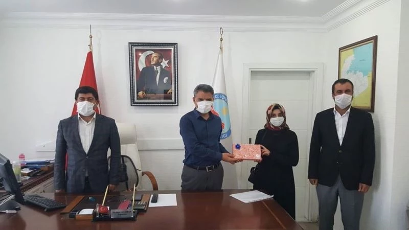 Kaymakam Özkan, Türkiye birincisini ödüllendirdi
