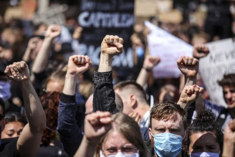 Almanya’da ırkçılık karşıtı protestoya binlerce kişi katıldı
