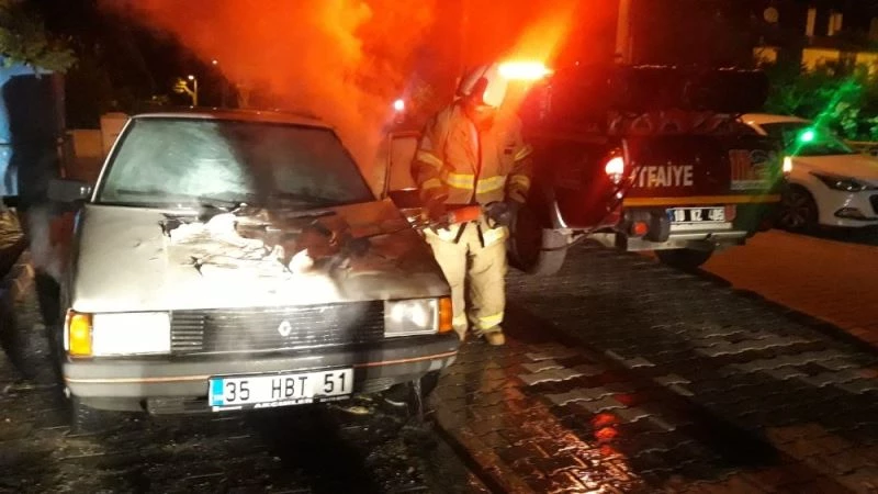 Çalışır vaziyette bıraktığı otomobil alev aldı

