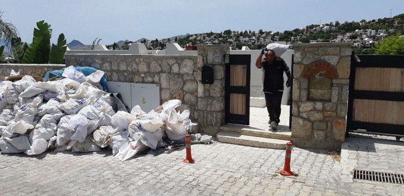 Gazetecilerin villalarının kaçak bölümlerinin yıkımı devam ediyor
