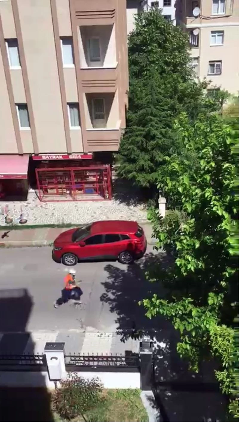 Baretli ve işçi yelekli silahlı saldırganın kaçma anı kamerada
