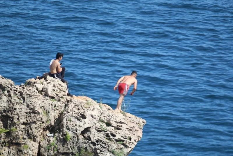 Hem yürekleri ağızlara getirdi hem nasihatte bulundu
