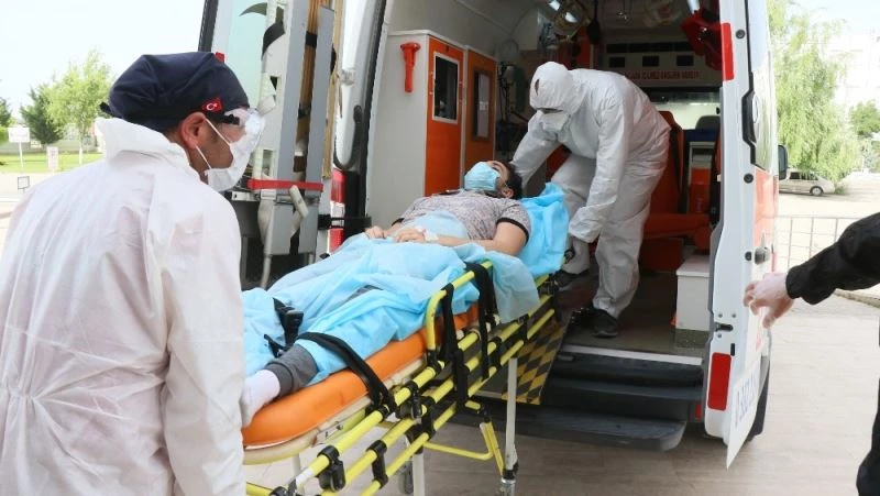 Ambulans uçakla Türkiye’ye getirilen yaralı genç: “Devletimize minnettarım”
