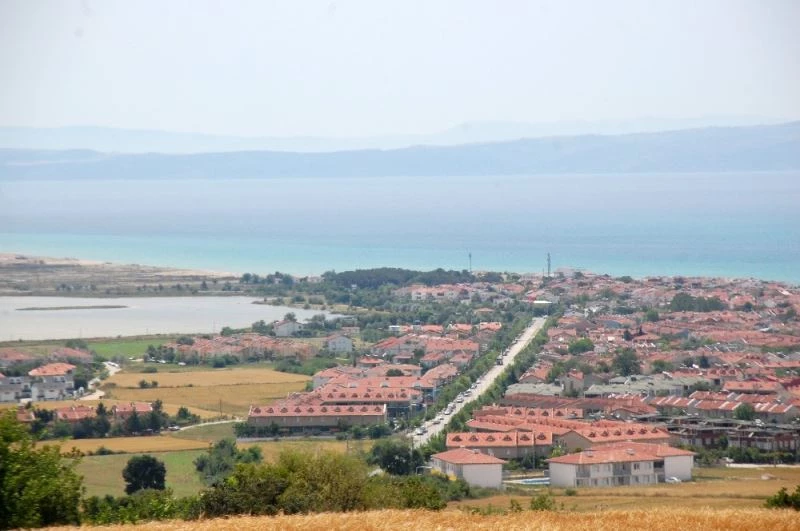 Evlerinde kalmaktan sıkılıp, Saros’a geldiler
