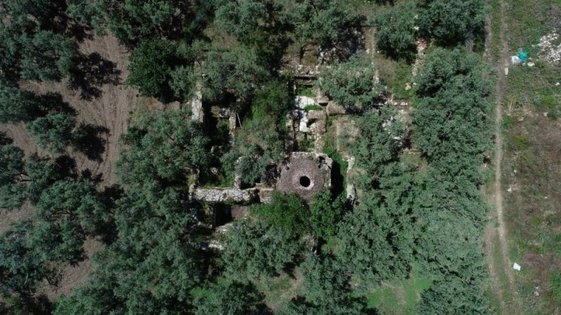 (Özel) Zeytinliklerin arasında unutulmuş Osmanlı’nın ilk hamamı gün yüzüne çıkmayı bekliyor
