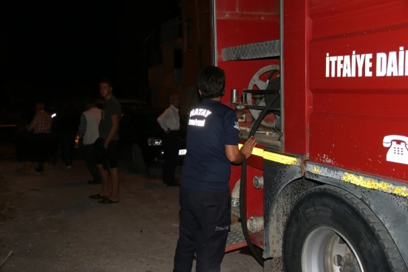 Elektrik tellerinden çıkan kıvılcım buğday tarlasını yaktı
