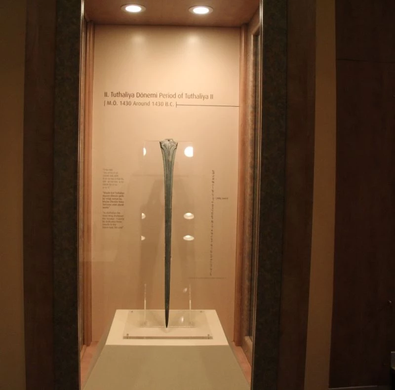 Dünyada eşi bulunmayan Hitit kılıcı İstanbul’da görücüye çıkıyor
