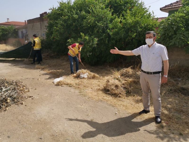 Büyükşehir Umurlu’da temizlik çalışması yaptı
