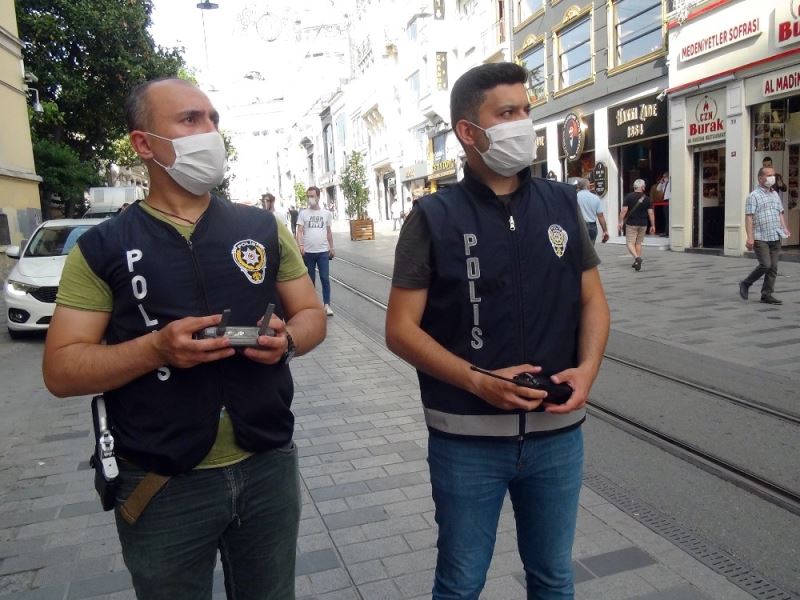 (Özel) Taksim’de polisin “hoparlörlü drone” ile uyardığı vatandaşlar şaşkına döndü
