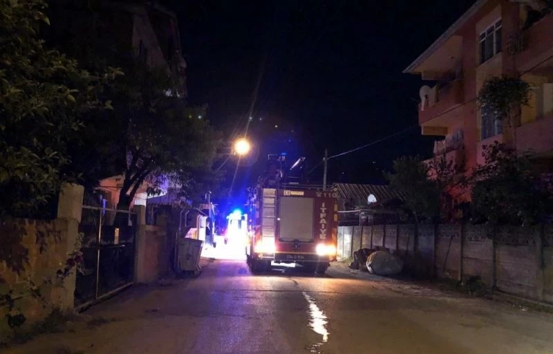 Dengesini kaybederek balkondan düştü,  betona çalışmaktan sundurma kurtardı
