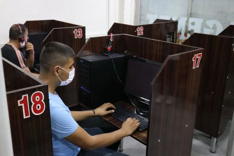 İnternet kafe müşterileri memnun
