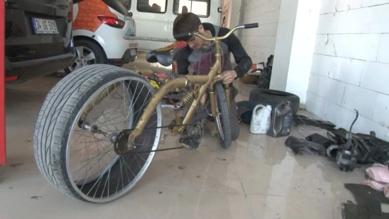 (Özel) Lastiği sürekli patlayan bisikletine çözümü otomobil lastiğinde buldu
