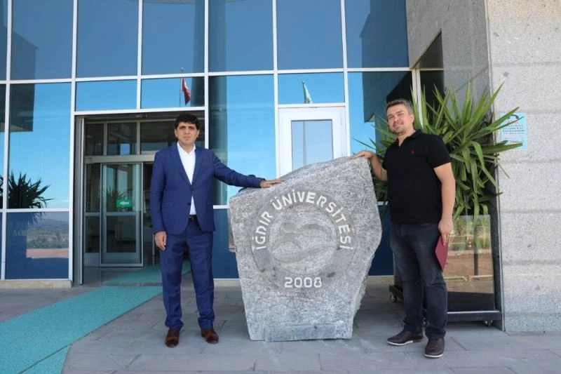 Kaya Tuzuna Iğdır Üniversitesinin logosu işlendi
