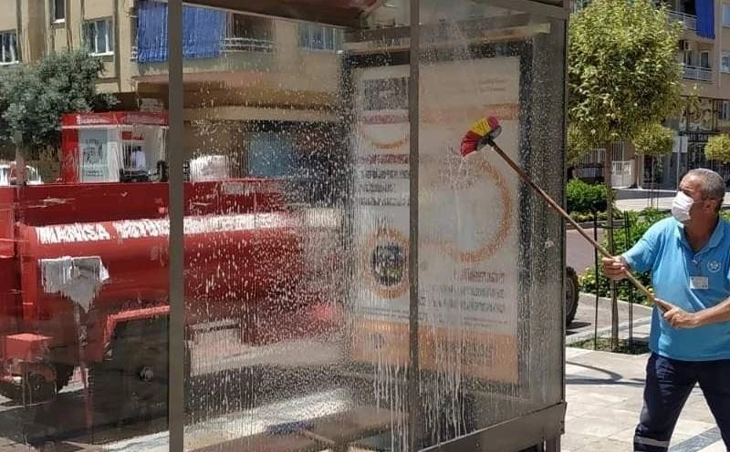 Manisa’nın duraklarında hijyen ve temizlik çalışması

