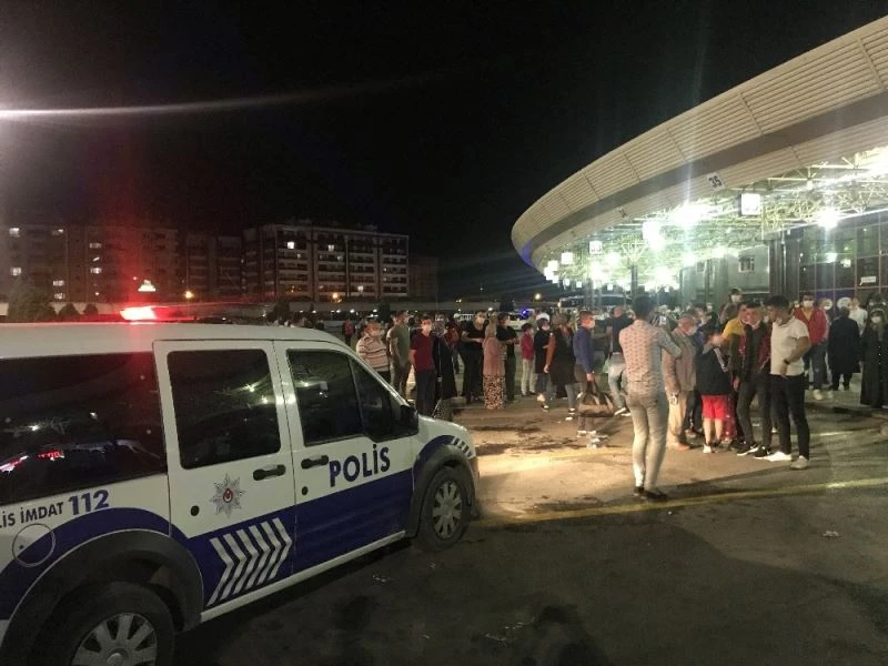 Asker uğurlamasında sosyal mesafe unutuldu
