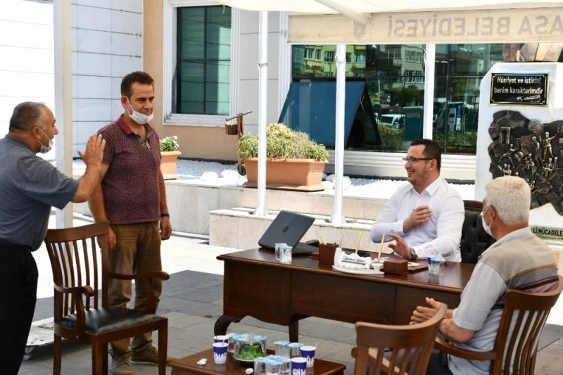 Dünyanın en büyük makam odası...Başkan makamını meydana taşıdı
