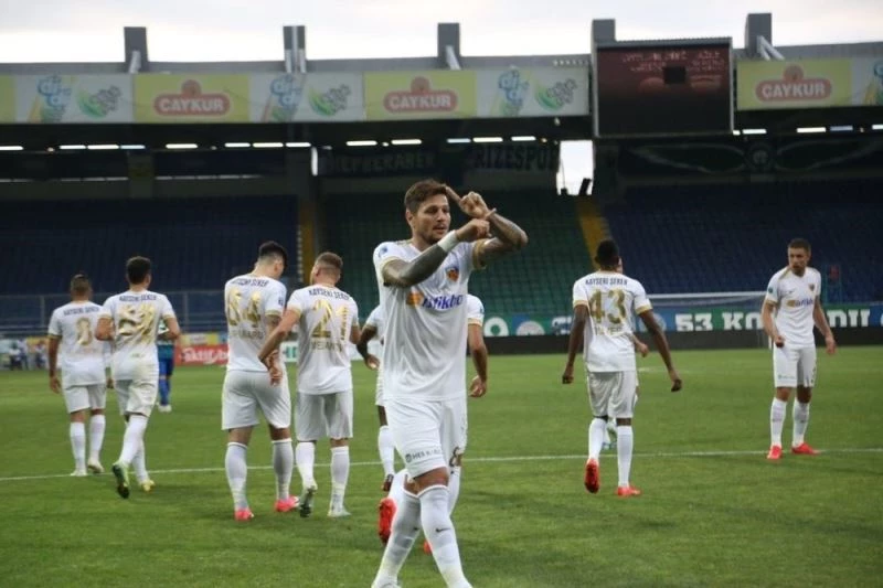 Diego Angelo ilk golünü attı
